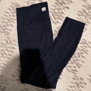 Vuori size small navy print leggings with pocket
